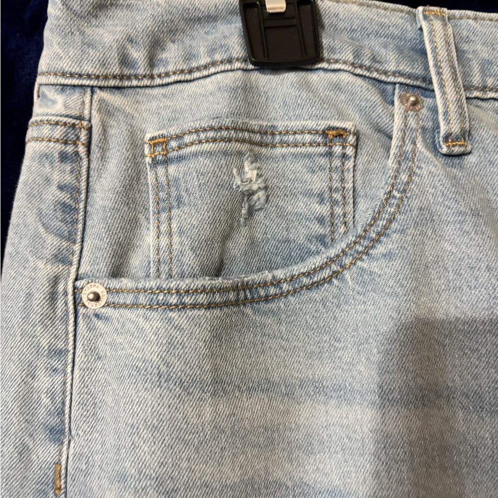 Trendy Universal Thread Light Wash Denim Jeans Skirt Size 16 NWT - Picture 3 of 8